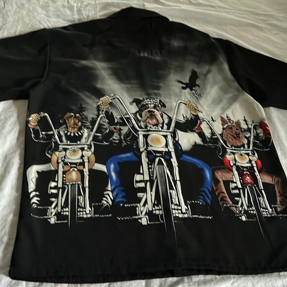 No Boundaries men’s size medium button down, short sleeve shirt. Dogs and Hogs - Picture 8 of 8